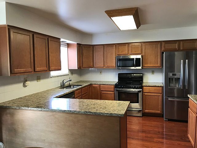 1st image of 20910 W Bloomfield Dr