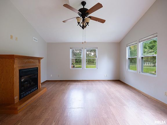 2nd image of 1013 Desoto Dr