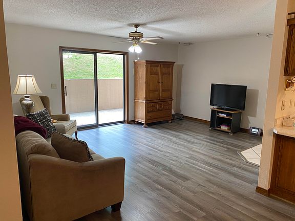 2nd image of 140 Wilshire Dr Unit 40