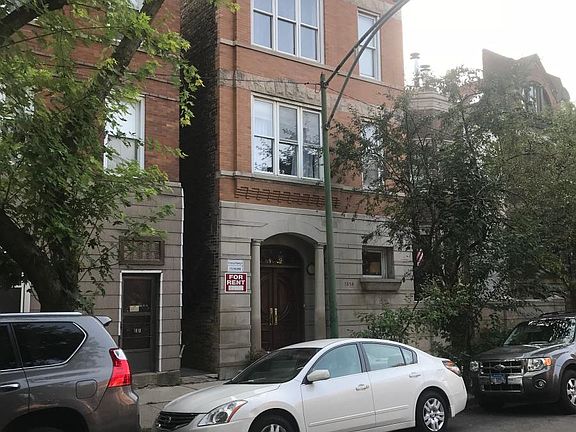 2nd image of 1814 N Paulina St #1F