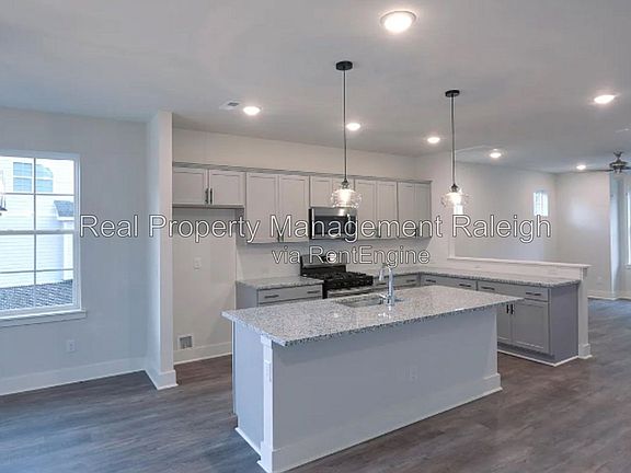 4th image of 802 Laurel Gate Dr