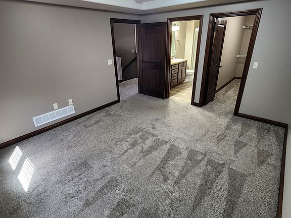 5th image of 3755 Monarch Ave