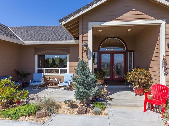 5th image of 741 Riverside Rd