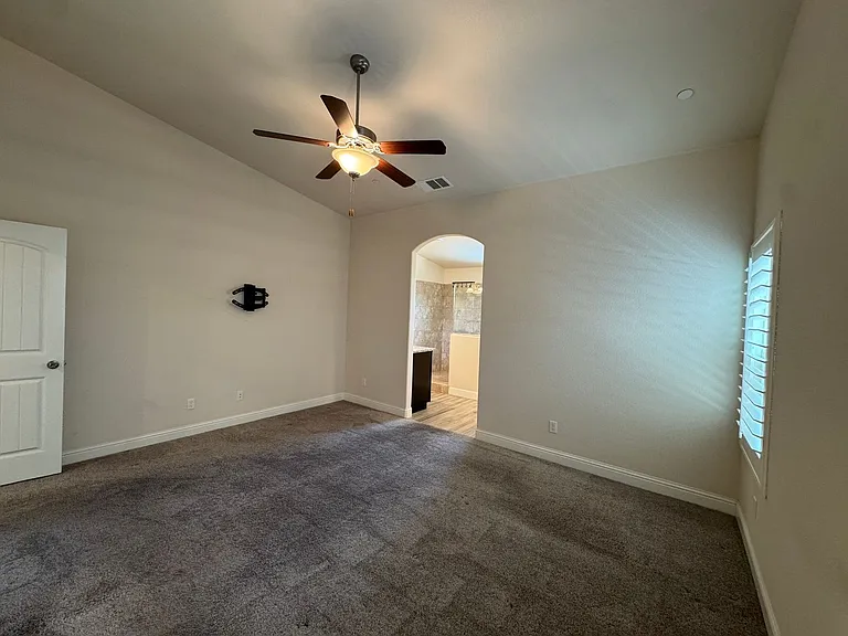 391 W Maclure Ave — Photo 9