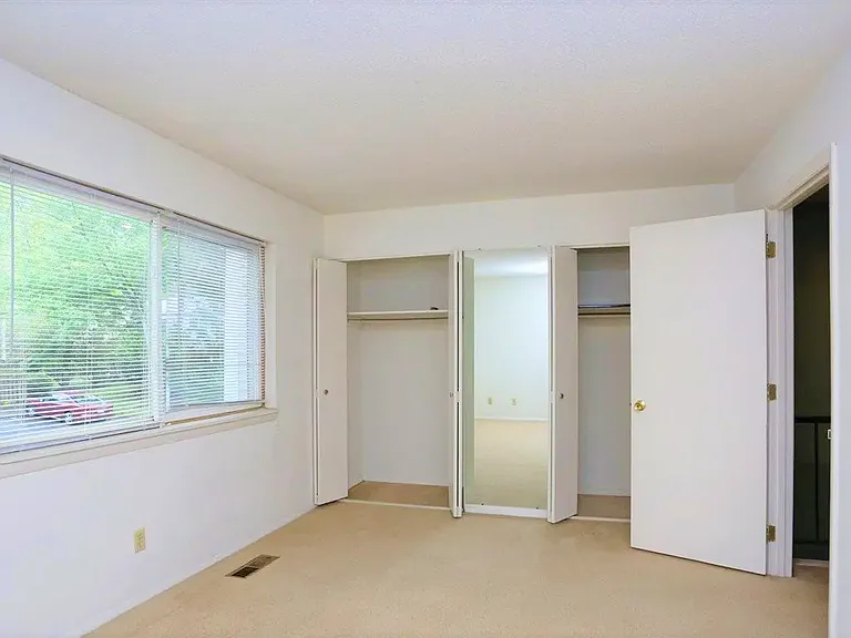 220 Elizabeth St #D4 — Photo 12