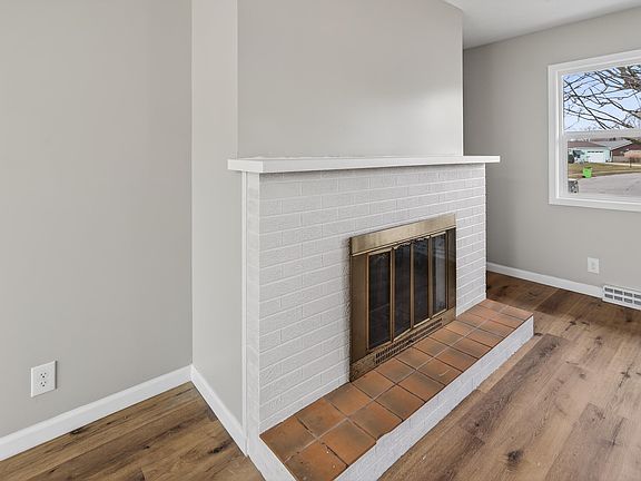 3rd image of 815 Parkway Dr