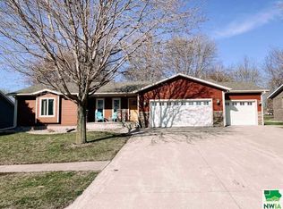 700 Lincoln Ave SE, Orange City, IA 51041