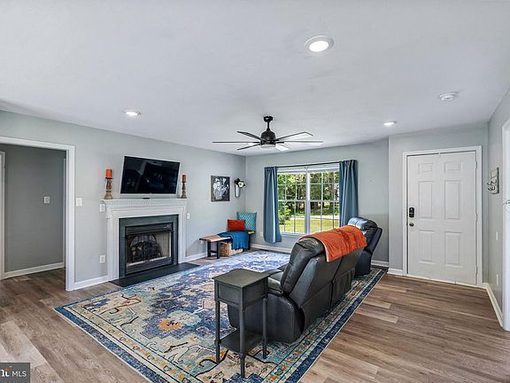 5th image of 102 Independence Dr