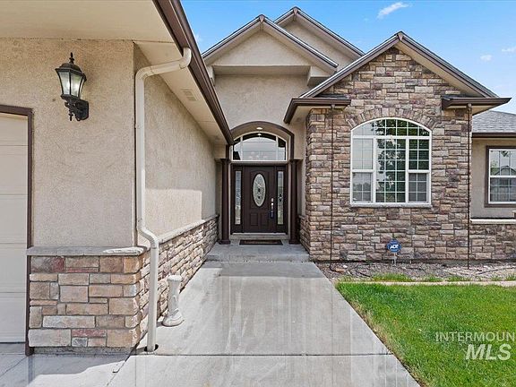 4th image of 2164 NE Onati Ave