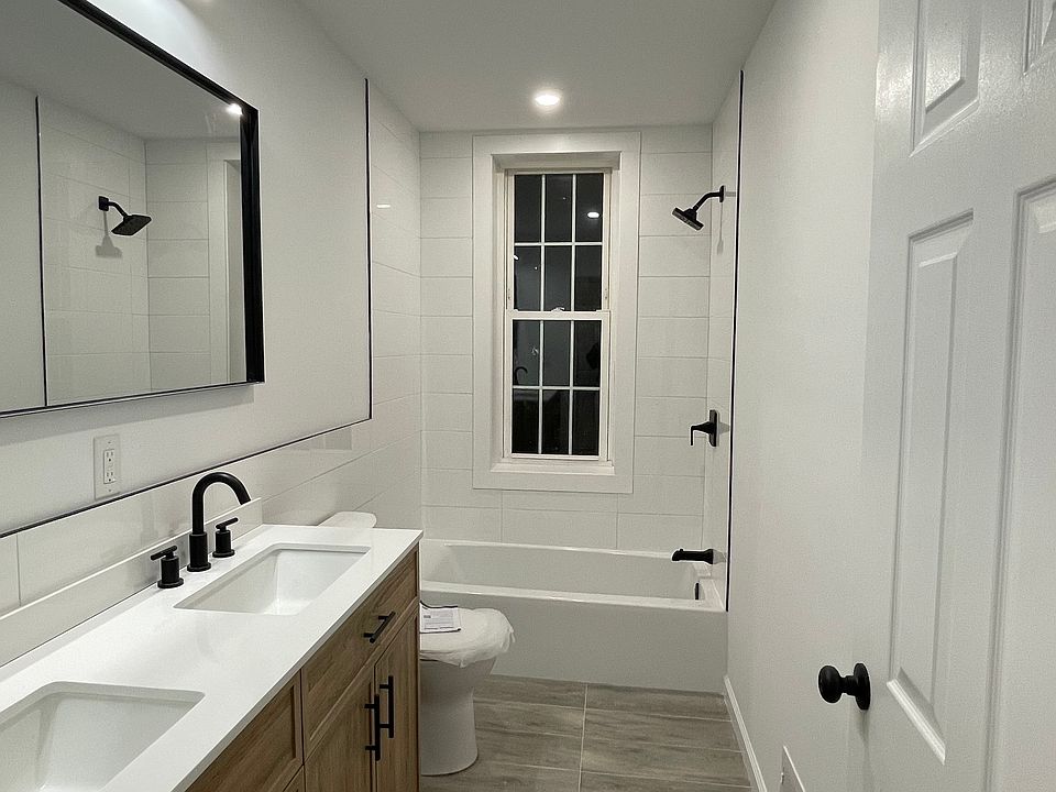 1st image of 1323 W Roosevelt Blvd #1