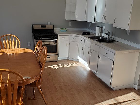 2nd image of 617 Market St