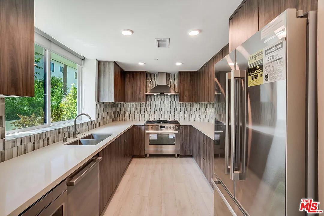 3 bed, 3.5 bath, 1725 sqft, $4,895 — Photo 3