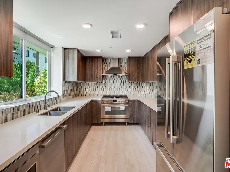 1021 S Shenandoah St #102 — Photo 3