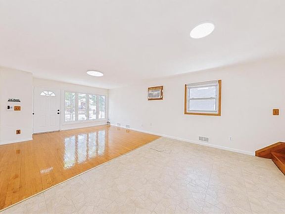 5th image of 382 Hanover Ave