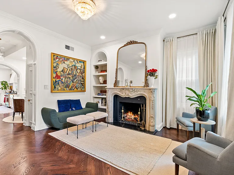 1063 Thomas Jefferson St NW — Photo 3