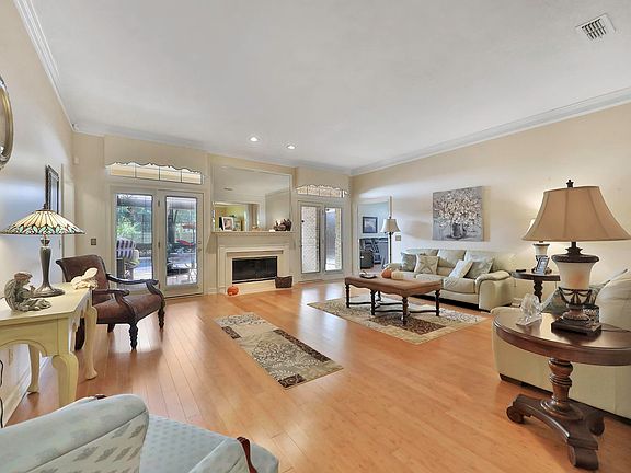 4th image of 2436 Stockton Dr