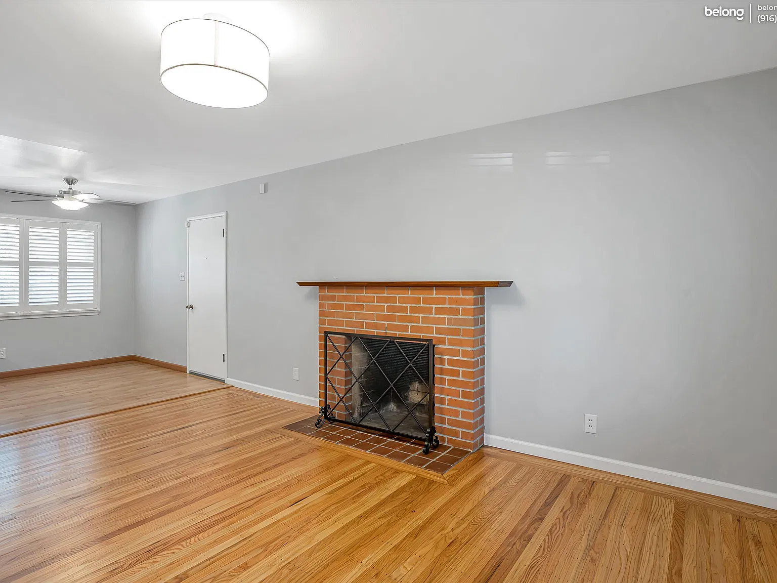 3 bed, 1.0 bath, 988 sqft, $2,400 — Photo 4