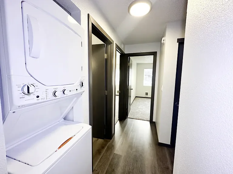 Shoreside Village Apartments — Photo 12