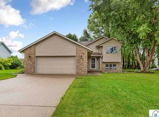 327 Cardinal Dr, Mankato, MN 56001