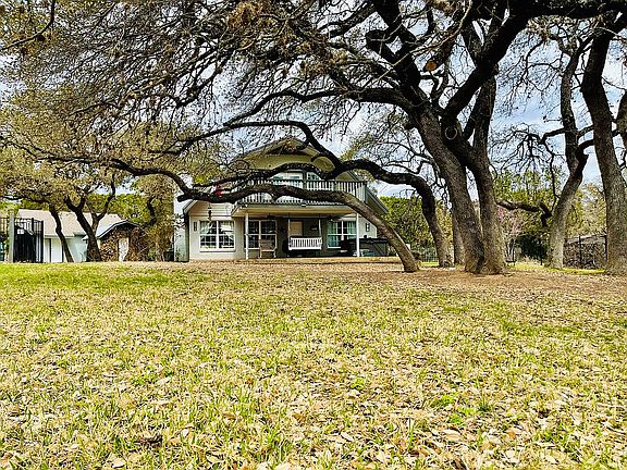 4th image of 1216 Edgewater Dr