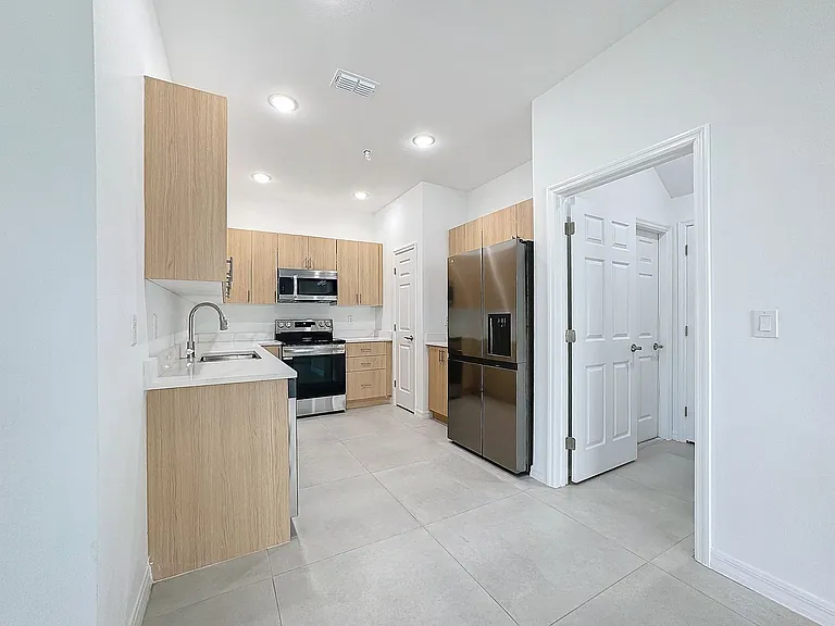 1748 Barton Towne Cir — Photo 11