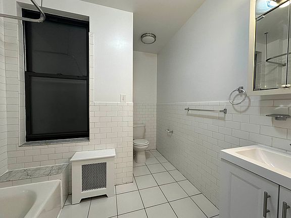 5th image of 226 E 89th St #1