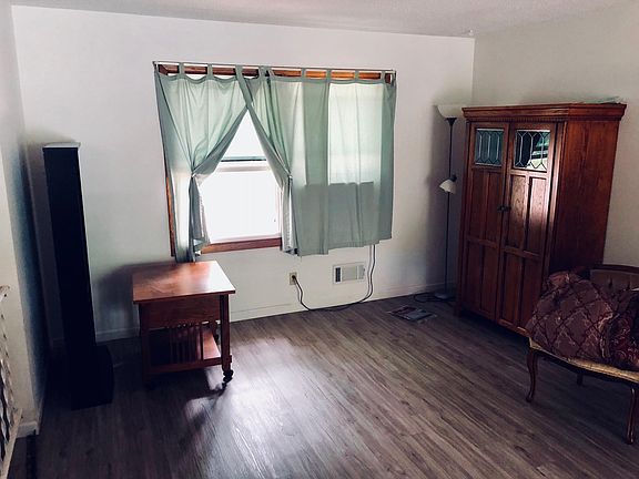 4th image of 2283 12th Ave E