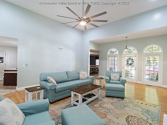 3rd image of 134 Southbrooke Dr