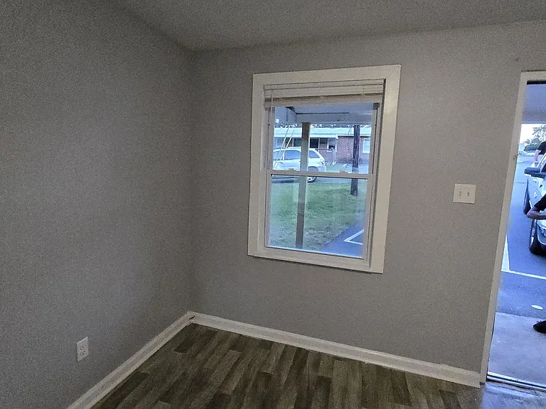 1215 Woolfolk St — Photo 4