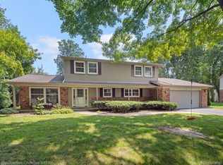 5581 Woodwind Dr, Bloomfield Hills, MI 48301