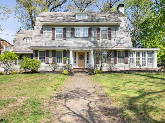 2nd image of 754 Dixie Ln