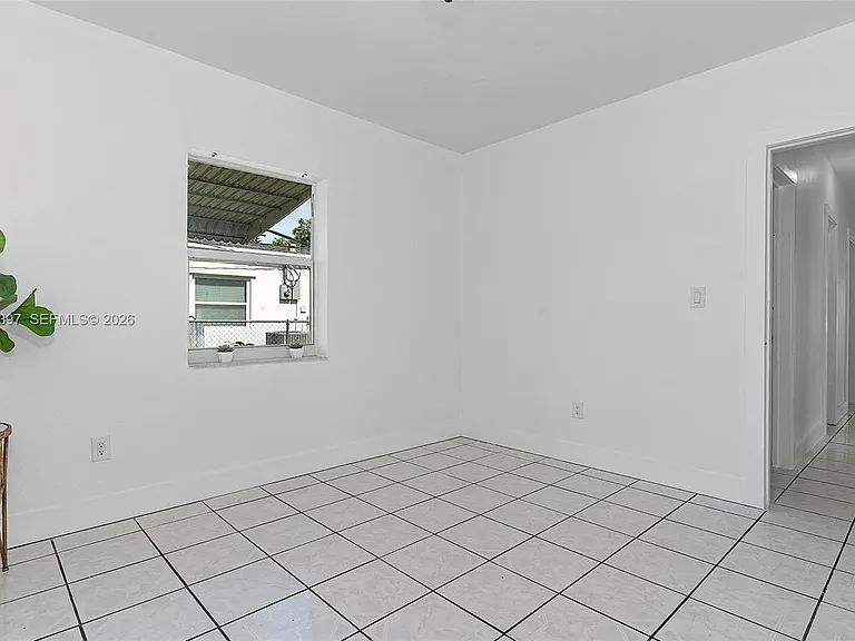 2024 NE 174th St — Photo 25