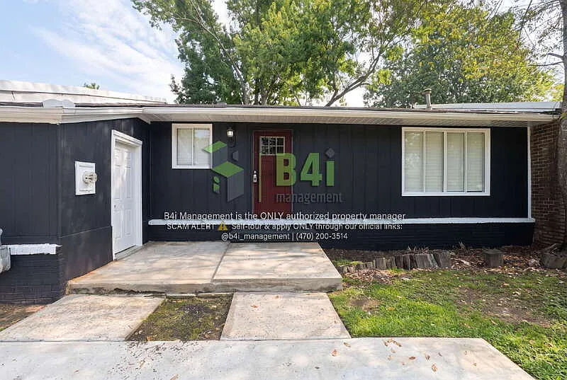 3 bed, 1.0 bath, 945 sqft, $1,350 — Photo 1
