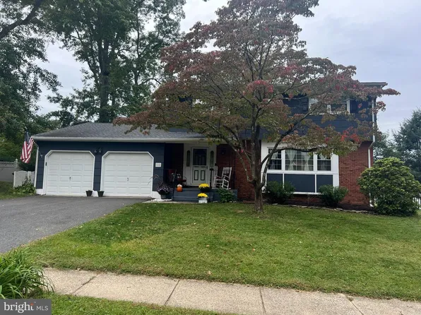 16 Twain Dr, Allentown, NJ 08501
