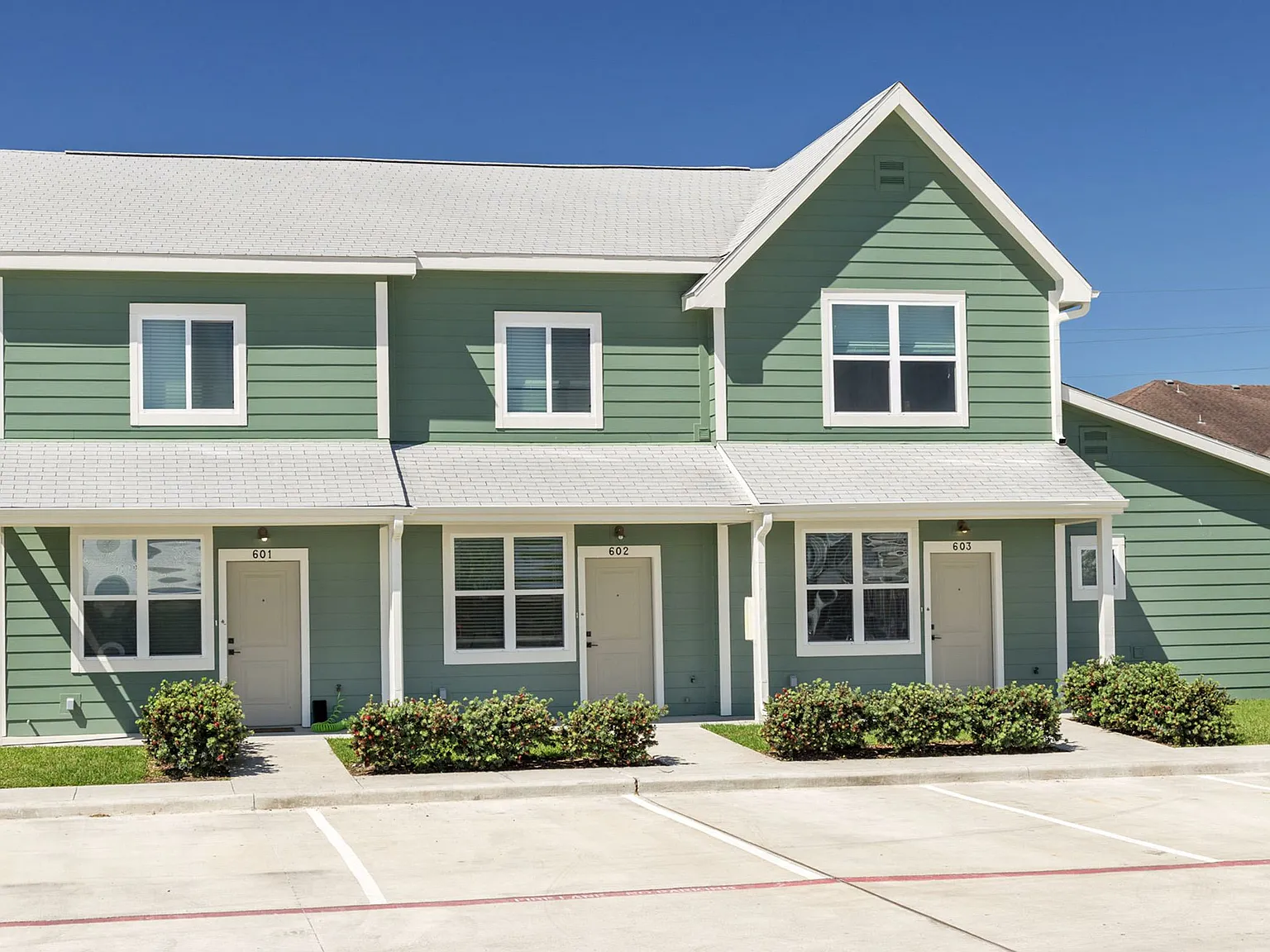 Country Lane Townhomes — Photo 3