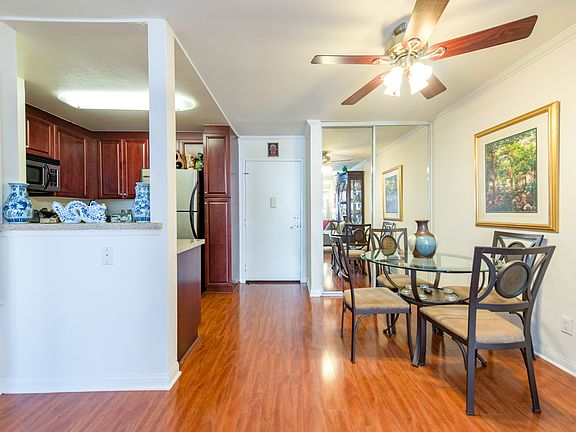 4th image of 5500 Owensmouth Ave APT 133