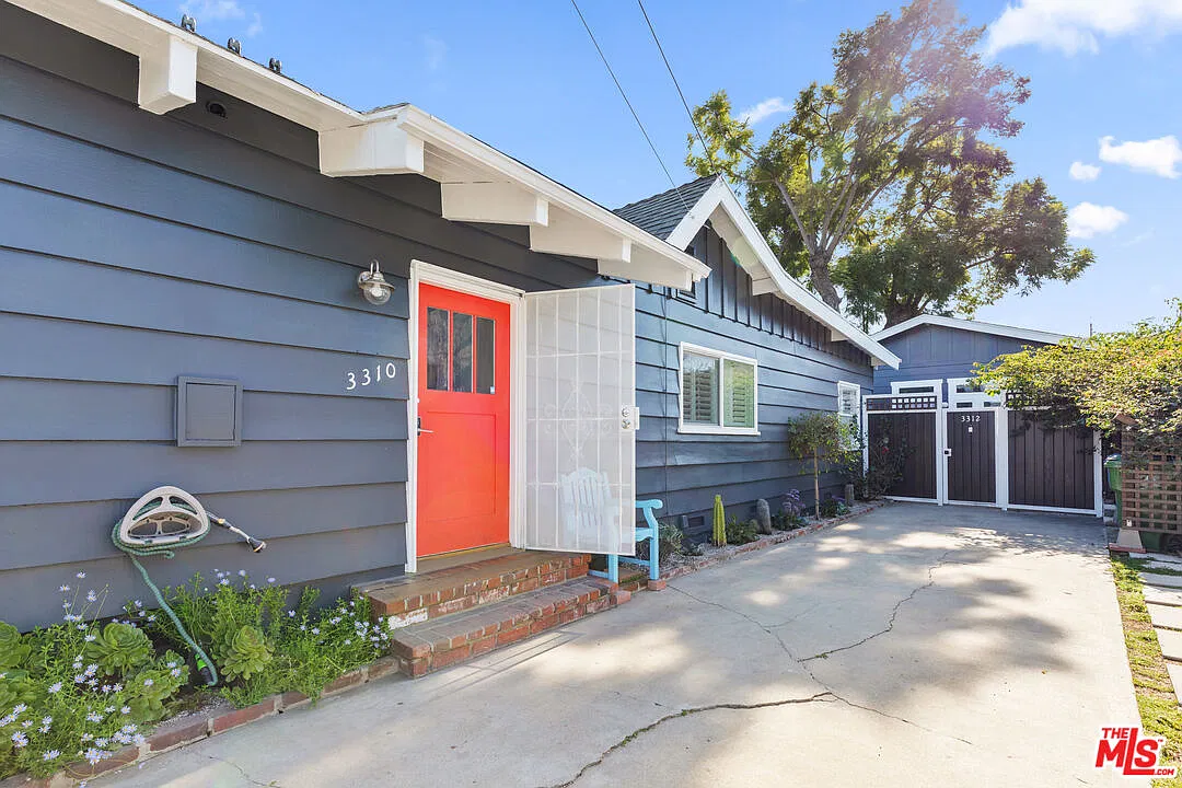 4 bed, 3.0 bath, 2042 sqft, $10,500 — Photo 2