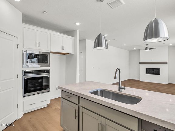 5th image of 7096 Woods Rose Dr