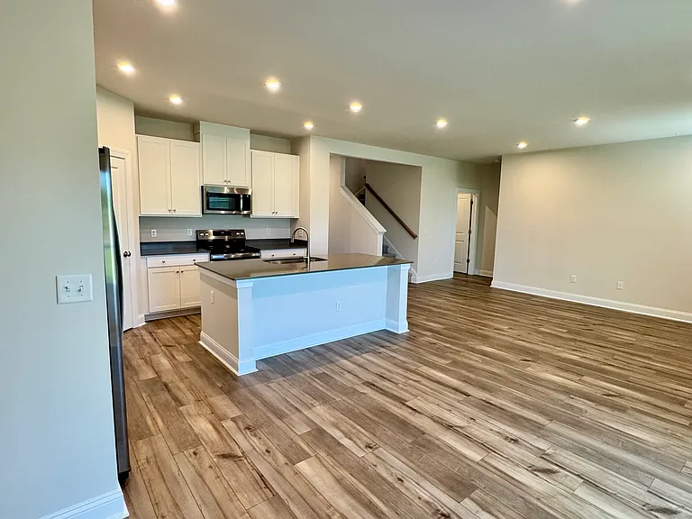 7449 Linda Vista Ln — Photo 13