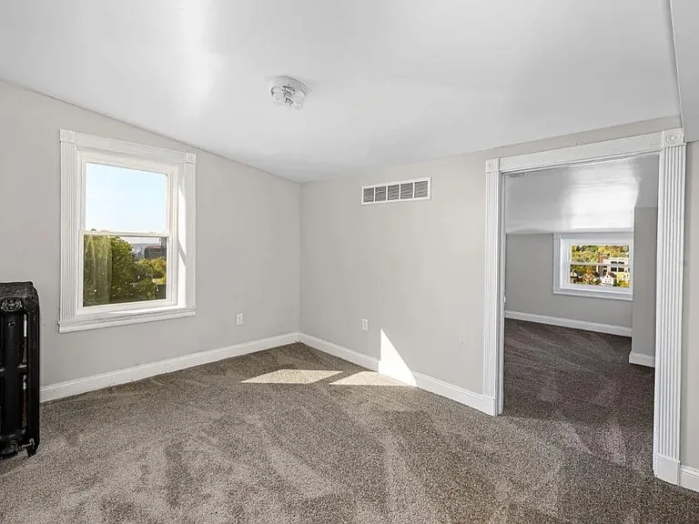2335 May St #3R — Photo 7