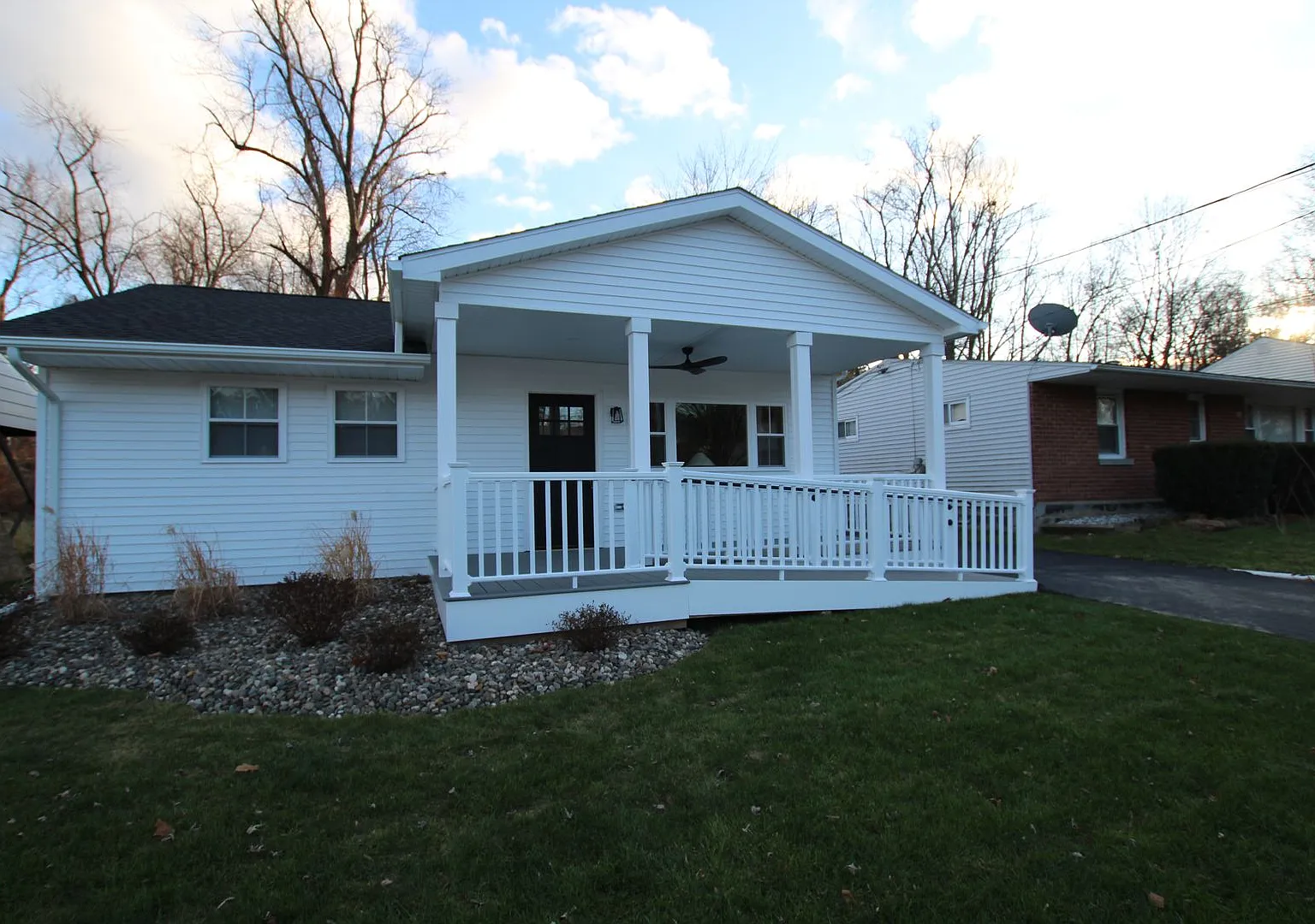 Fully ADA accessible 2 bedroom, 1 bathroom single level private home in Uptown Kingston, NY — Photo 1