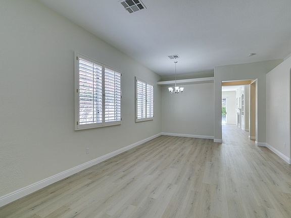 5th image of 1940 Trail Peak Ln