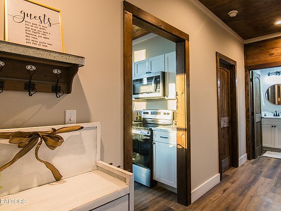 5th image of 1113 Mathis Hollow Rd