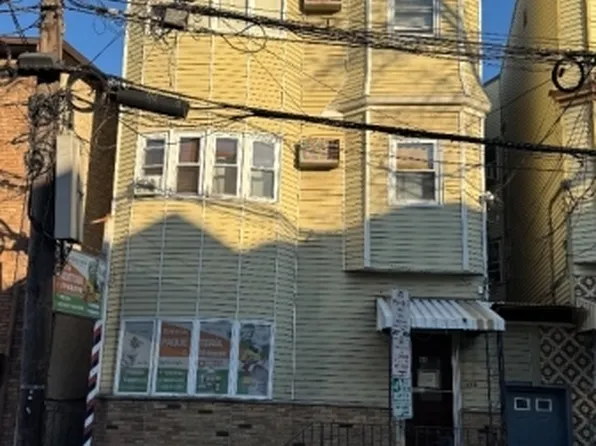 64 Congress St, Newark City, NJ 07105