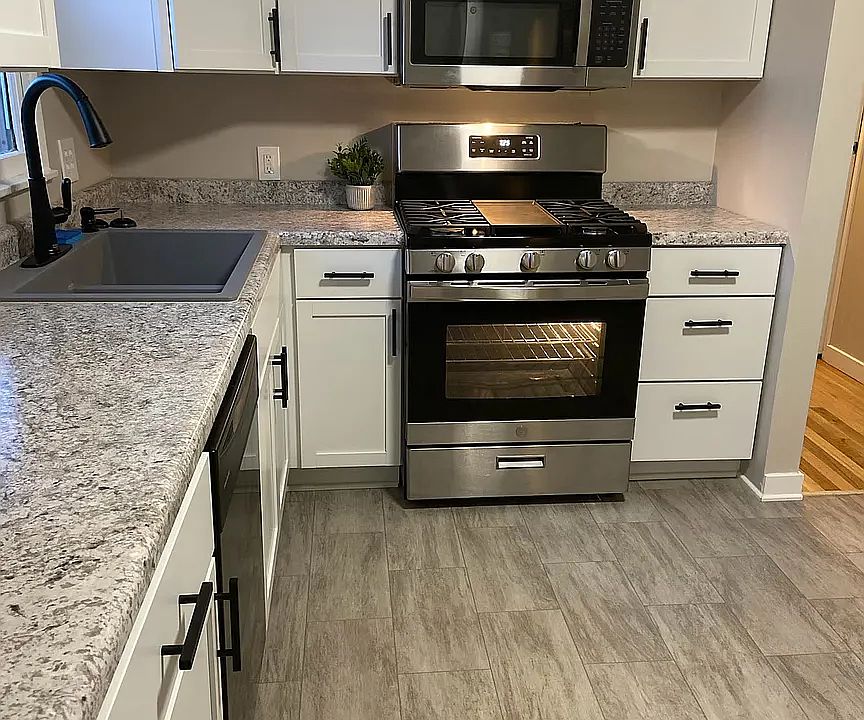 2nd image of 925 E Fairview Blvd