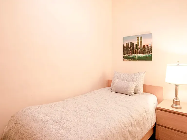 1815 Stockholm St #2F — Photo 10