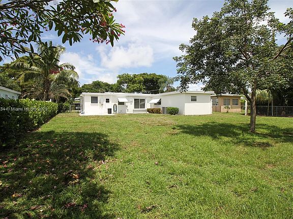3rd image of 2558 Lorraine Ct