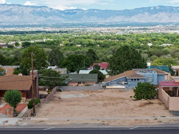 1412 Atrisco Dr NW, Albuquerque, NM 87105