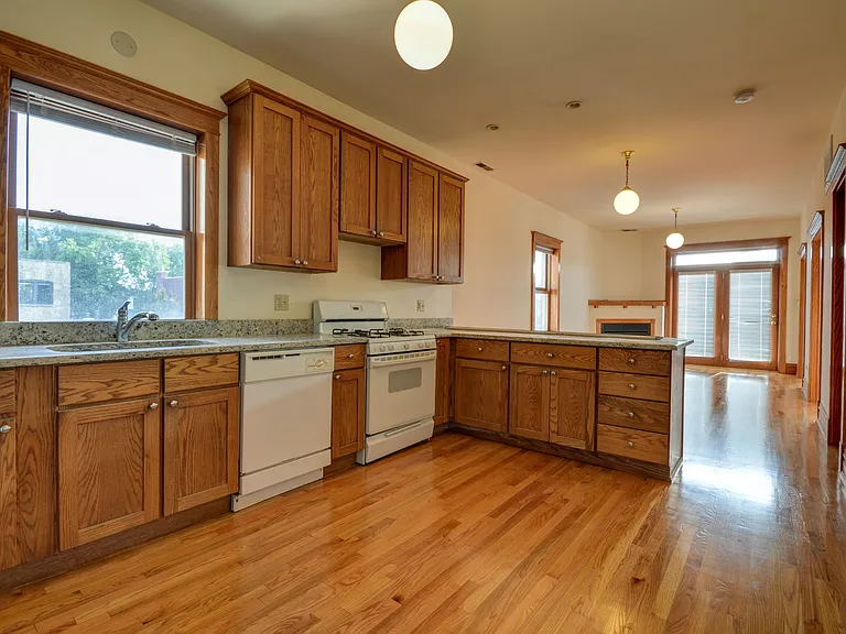 3920 N Janssen Ave #3 — Photo 5
