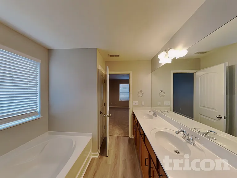 1348 Creekside Dr — Photo 9